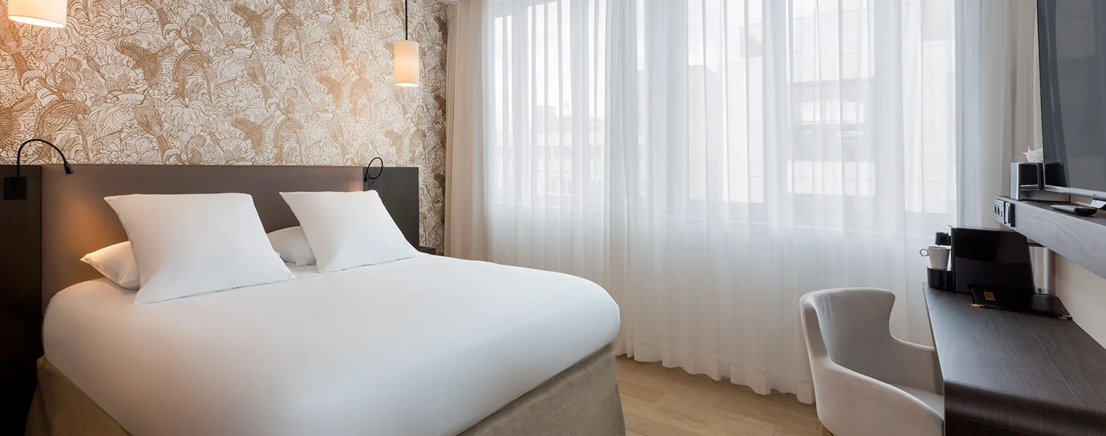 Deluxe guest room at L’Arbre Voyageur in Lille