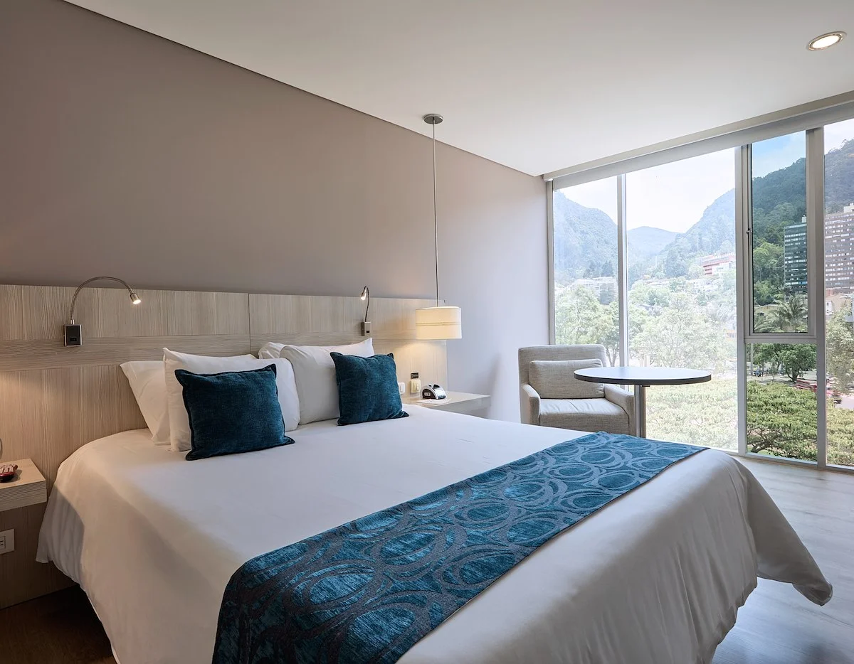 Guest room at Hotel bh Bicentenario