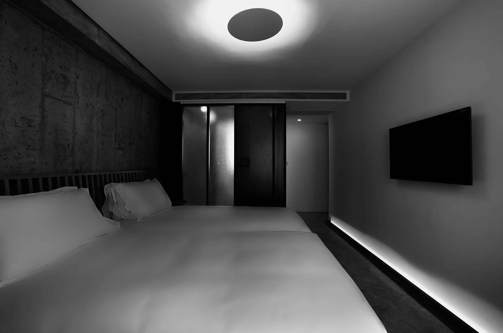Minimalist deluxe guest room at TUVE