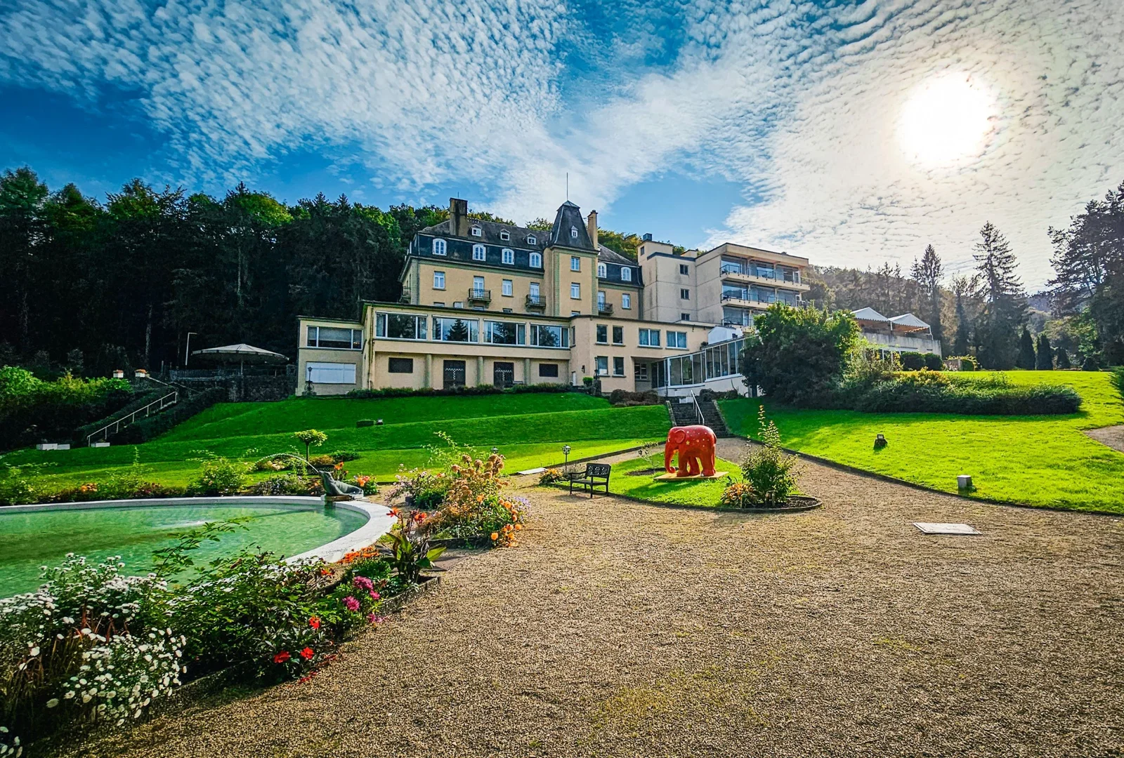 Hotel and surrounding park at Hotel Bel-Air Trail & Wellness