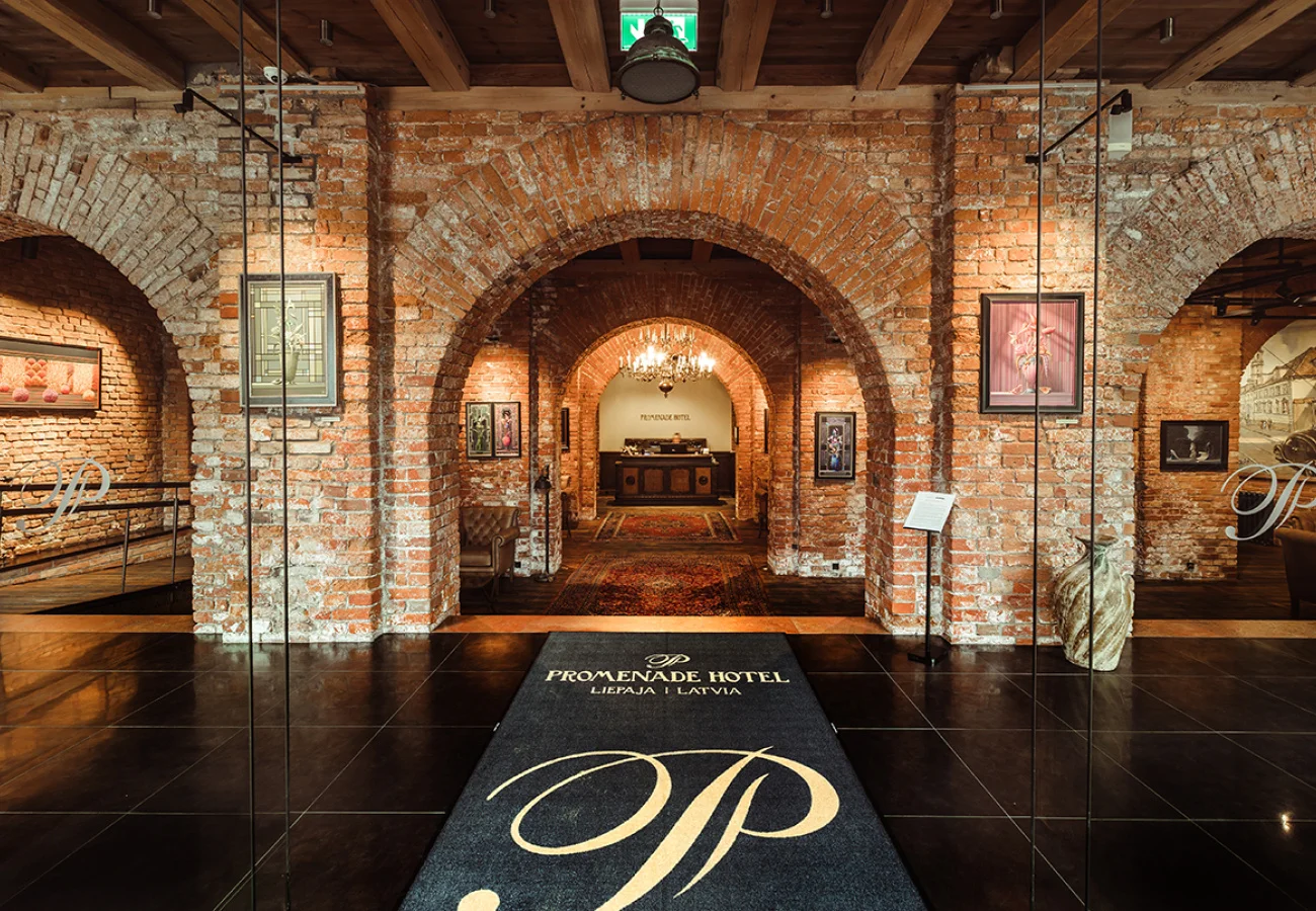 Lobby at Promenade Hotel