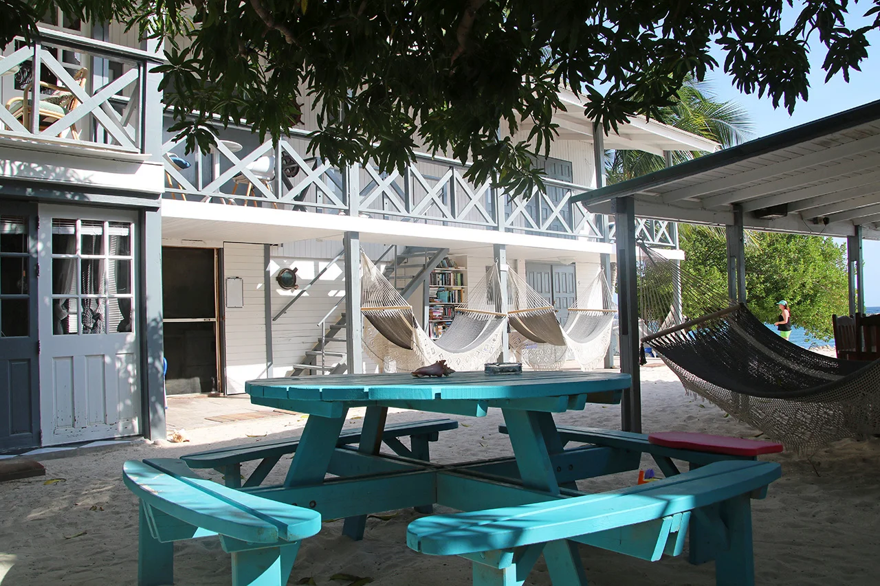 Cabins and courtyard at Coral Reef Beach Aruba