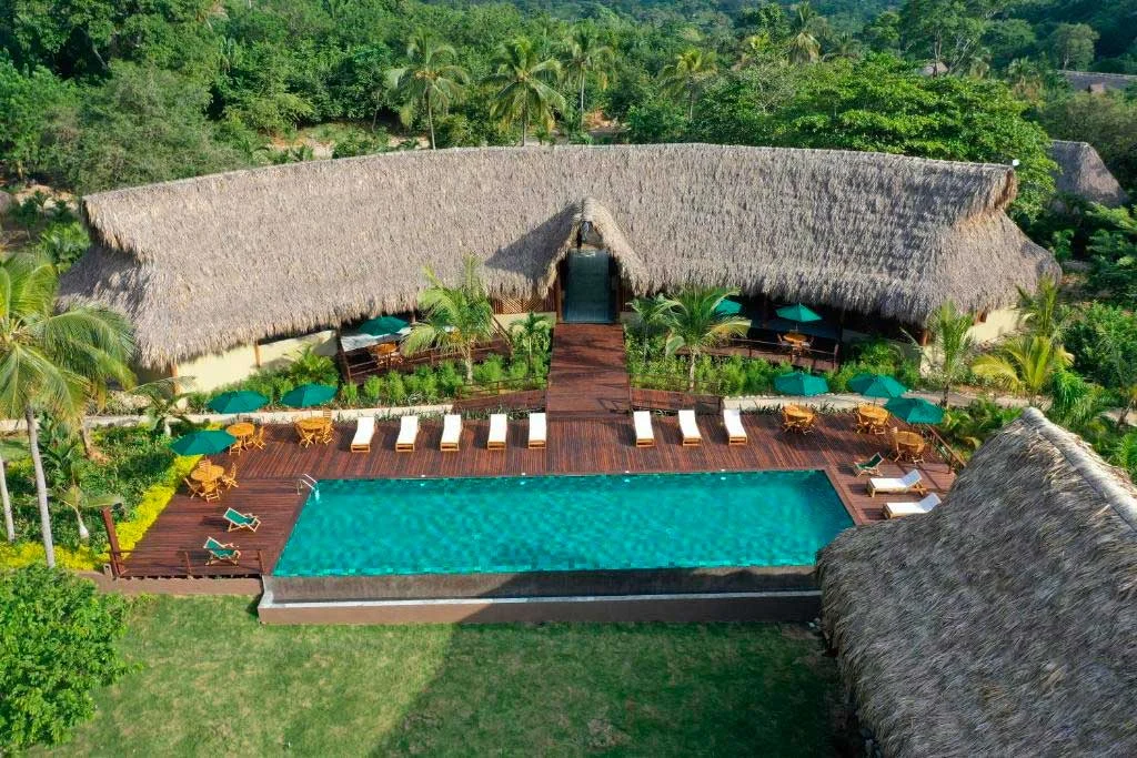Pool and surrounding vegetation at Senda Watapuy
