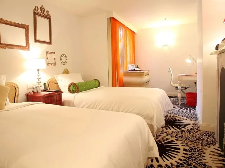 Twin guest room at The Luxe Manor