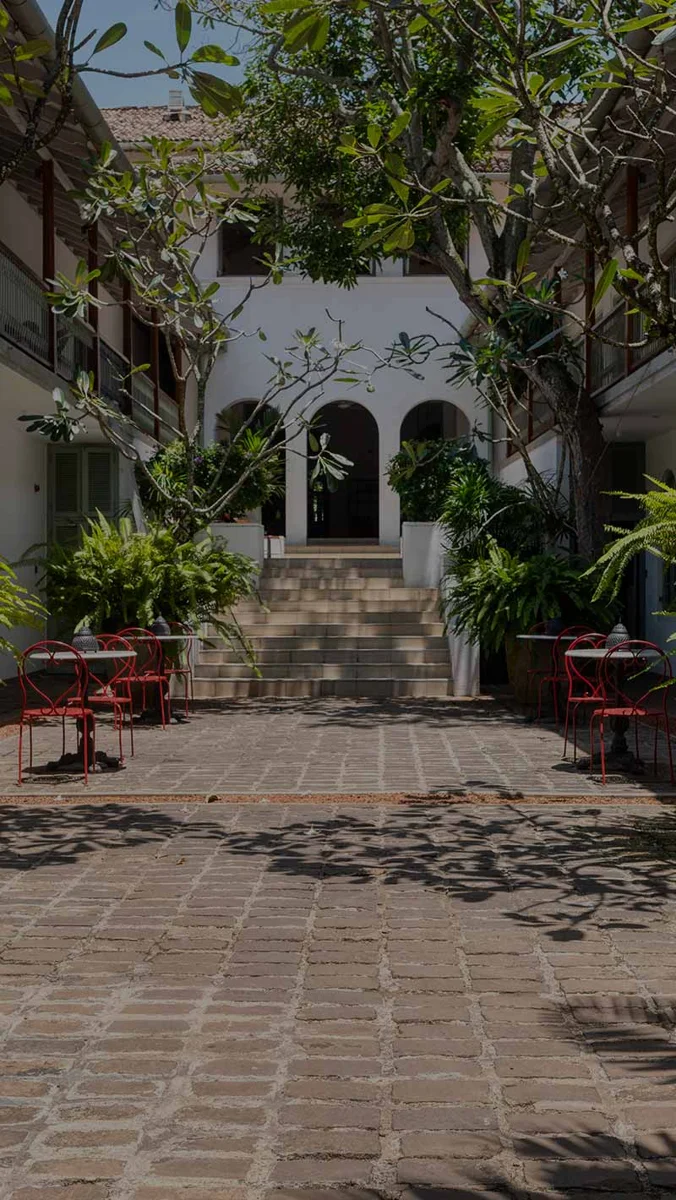 Garden courtyard at Fort Bazaar