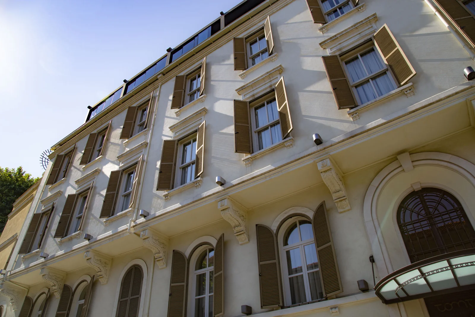 Hotel exterior at Tomtom Suites