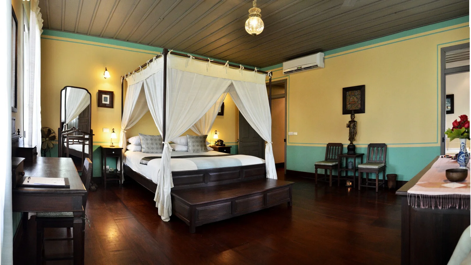Heritage double room at Satri House