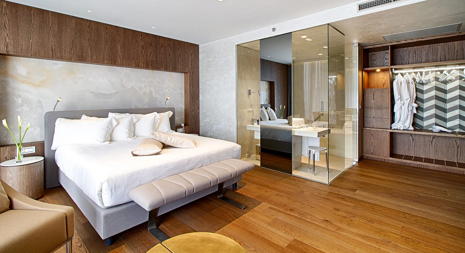 Guest room at Maritim Hotel Plaza Tirana