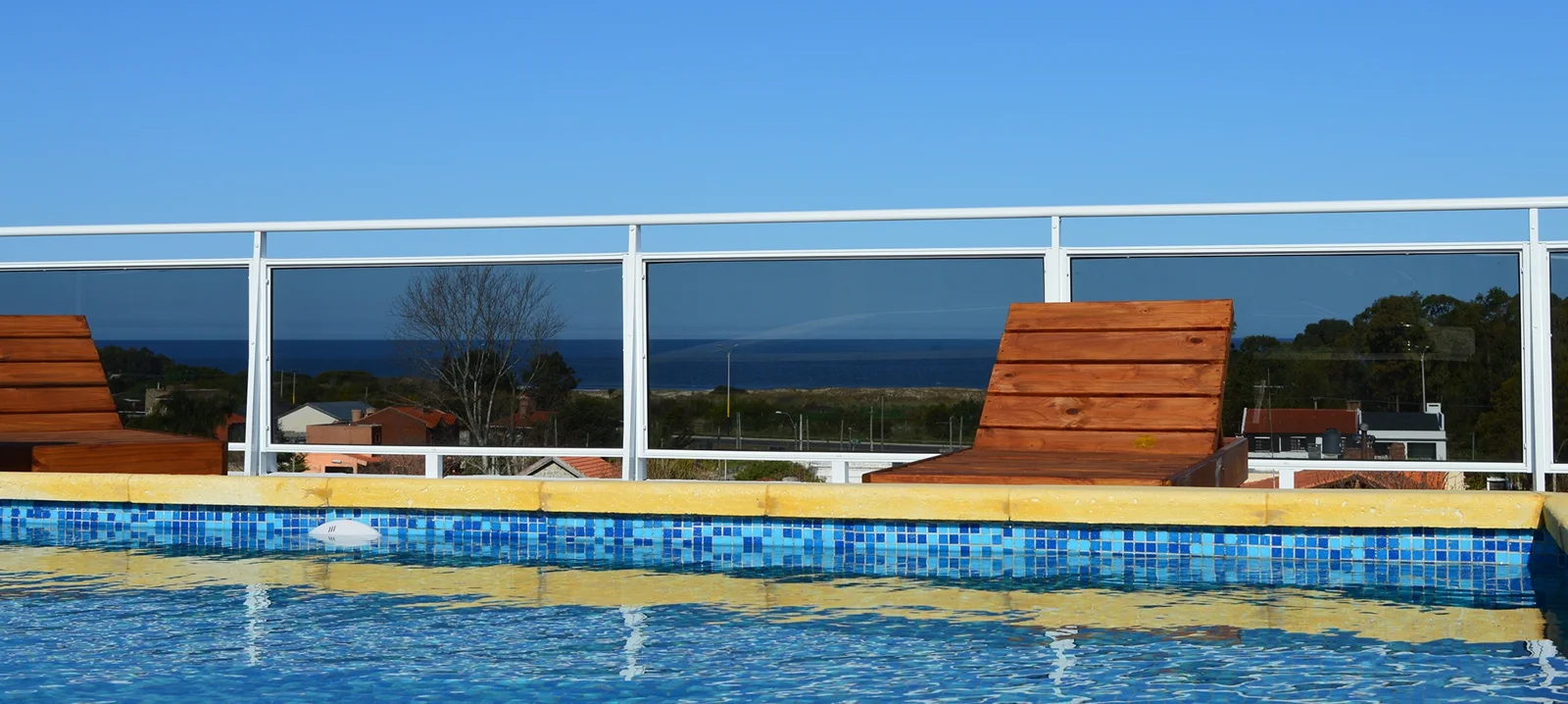 Rooftop pool at Hotel Bahamas