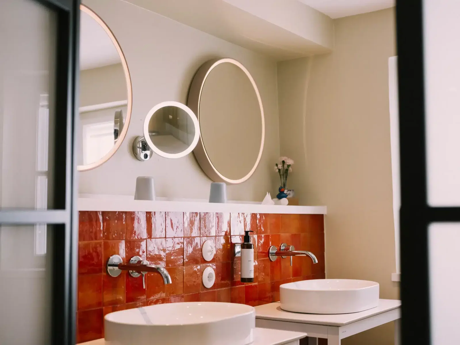 Suite bathroom at Arthotel Blaue Gans