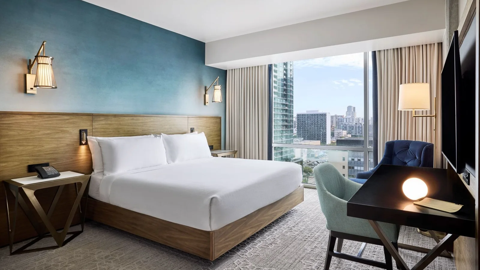 Guest room at Carte Hotel in San Diego