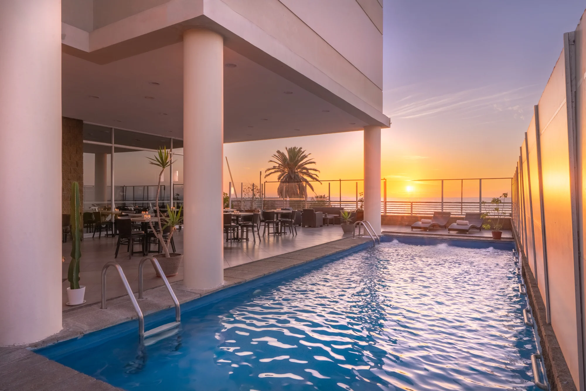 Pool and ocean view at NH Antofagasta