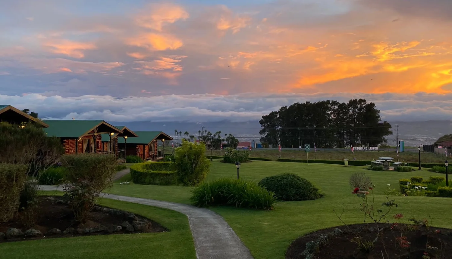 Gardens and cabins at GrandPas Hotel