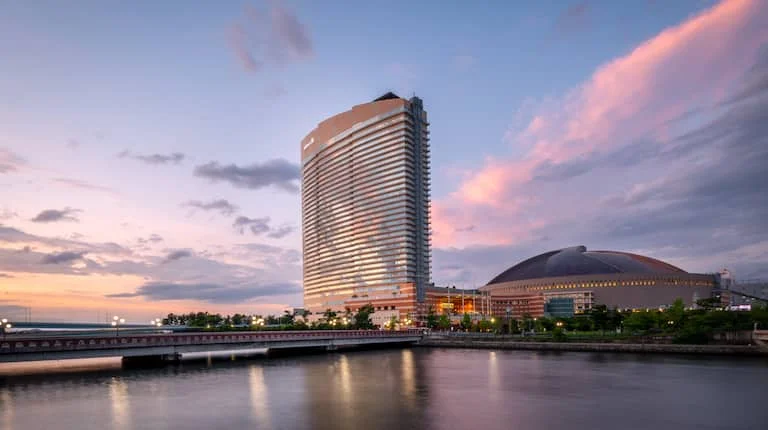 Hilton Fukuoka Sea Hawk beside Hakata Bay