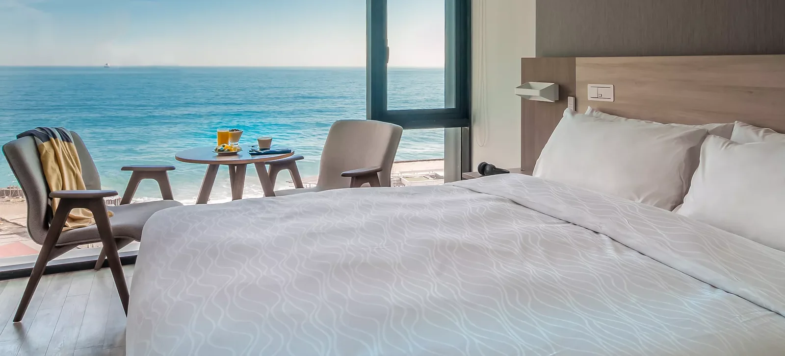 Sea-view guest room at Pullman Viña del Mar San Martín