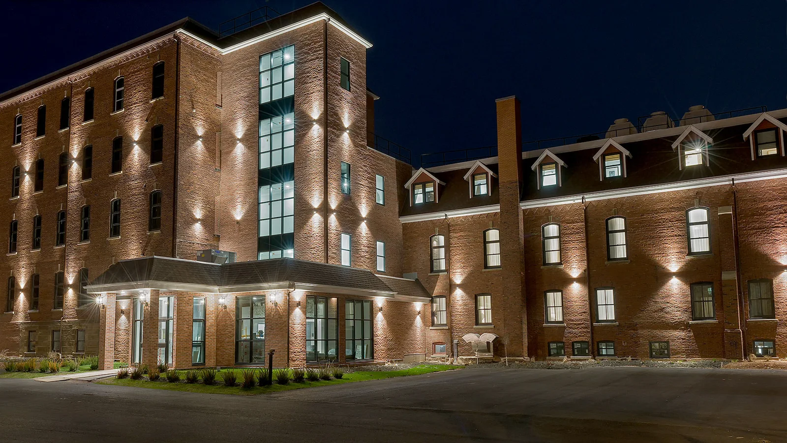 Sydney Boutique Inn and Suites lit up at night