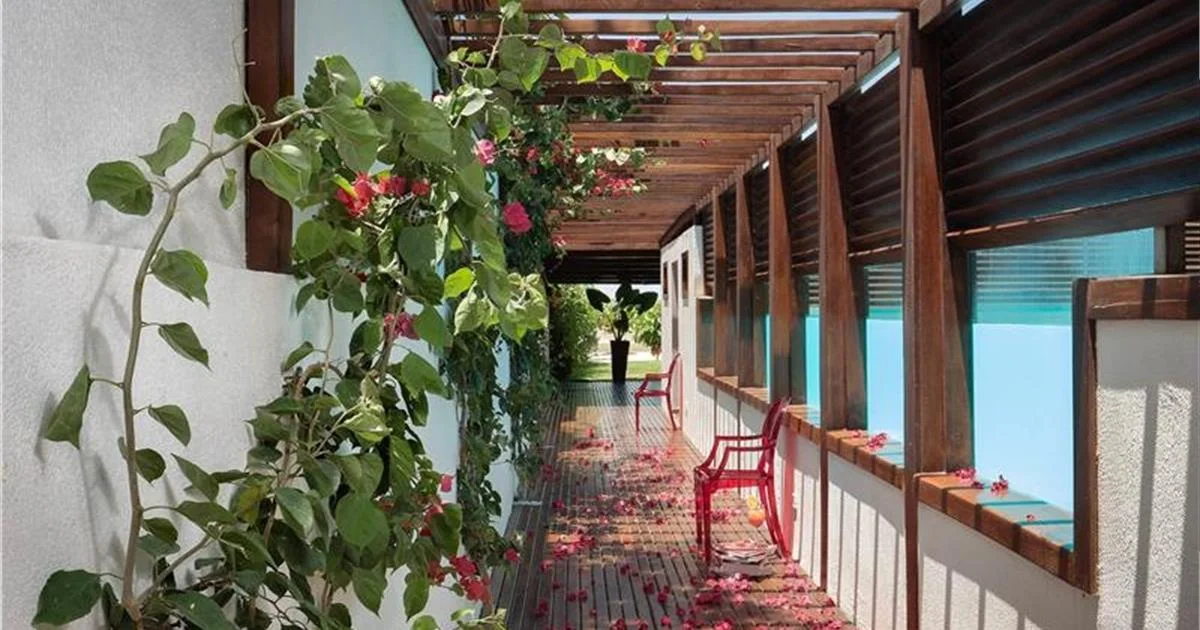 Walkway and rooms at Essenza Hotel