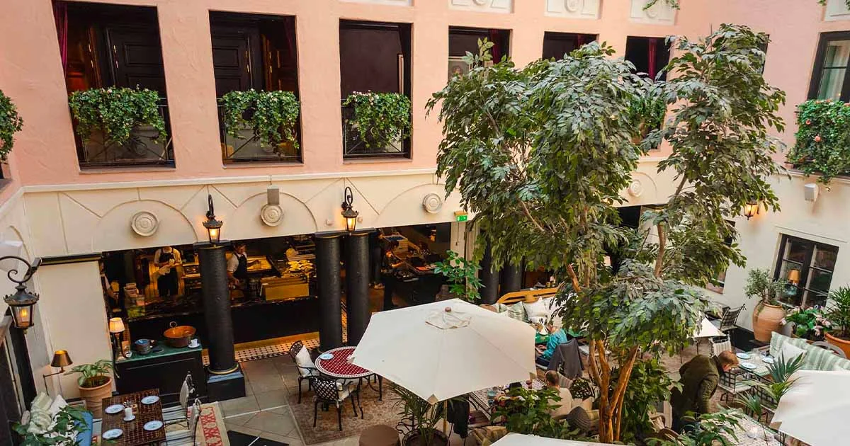 Courtyard restaurant at MJ’S