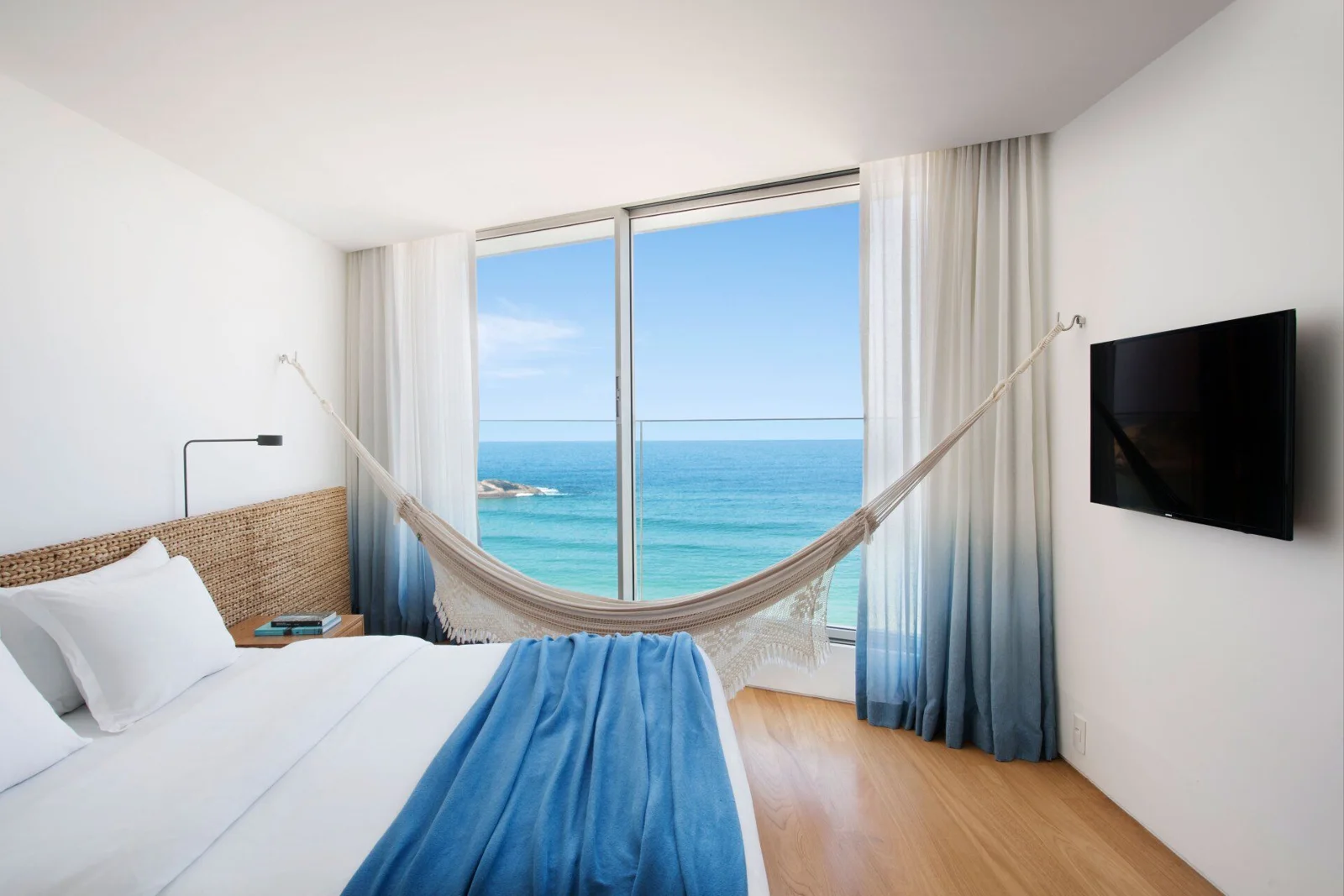 Guest room at Hotel Arpoador