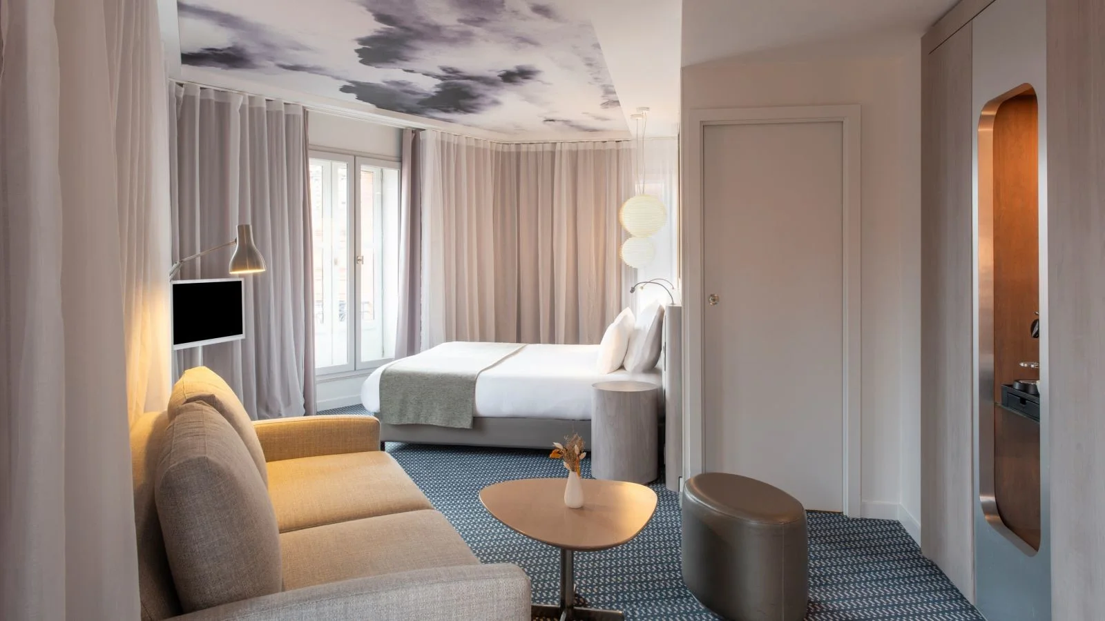Guest room at Le Grand Balcon in Toulouse
