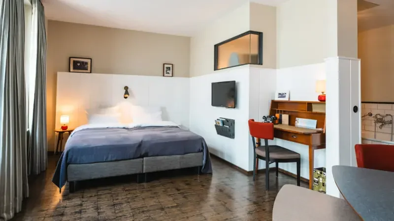 Guest room at HENRI Hotel Hamburg