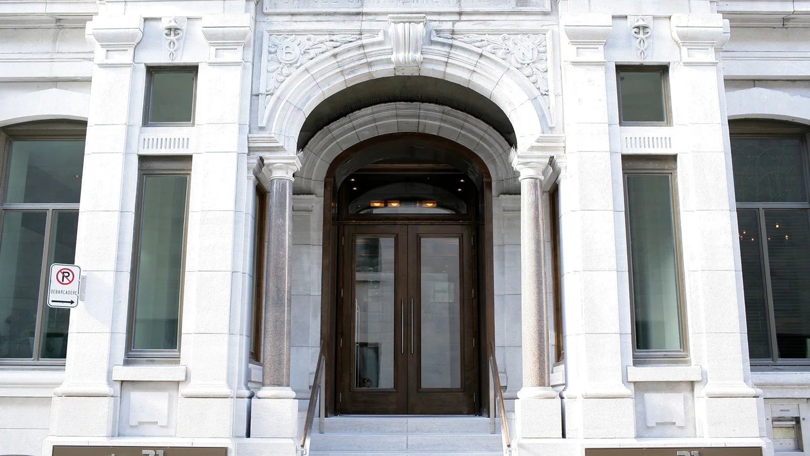 Historic entrance of Hôtel 71 in Québec City
