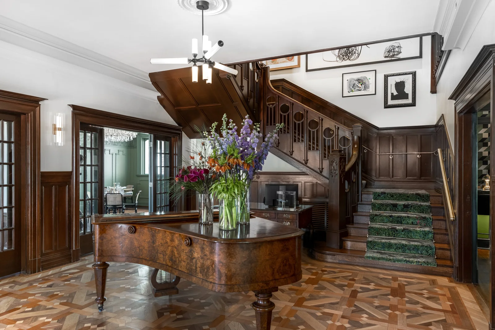 Reception and piano at La Colombe d’Or Hotel in Houston