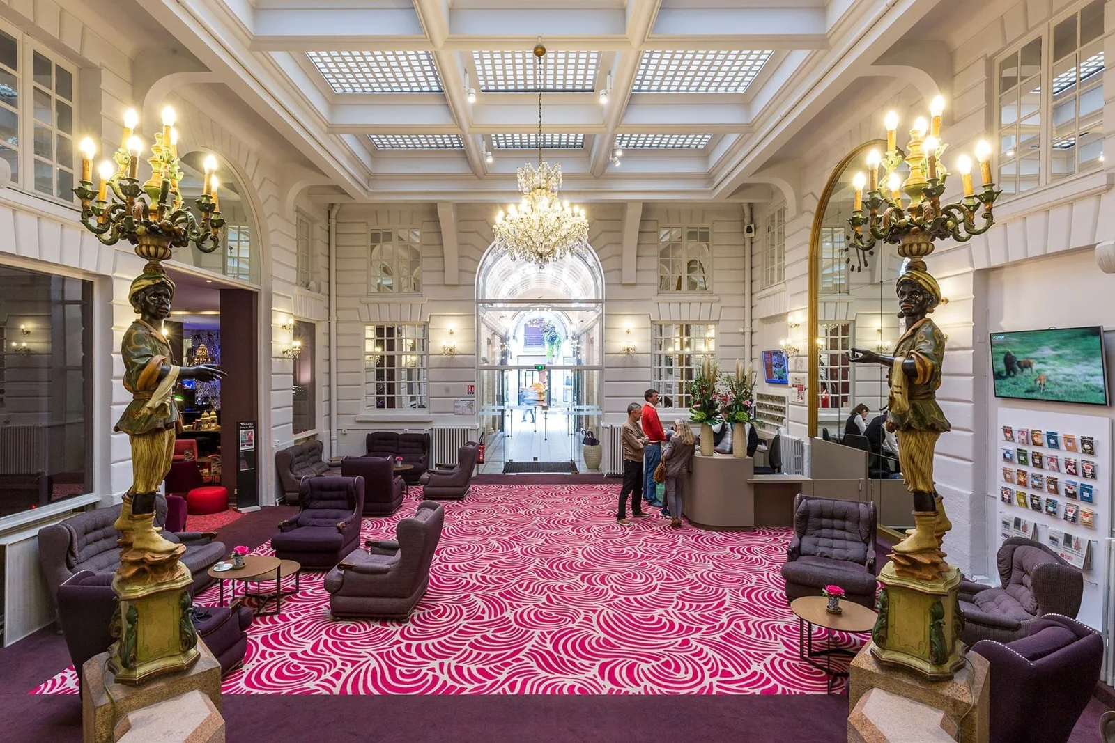 Lobby at Oceania Hôtel de France in Nantes