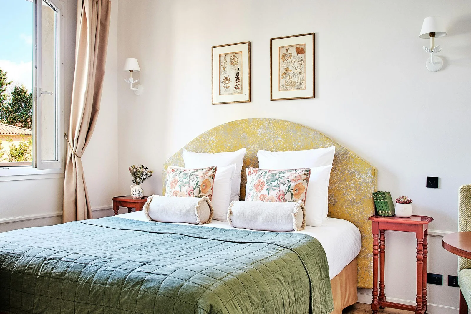 Guest room at Le Pigonnet in Aix-en-Provence