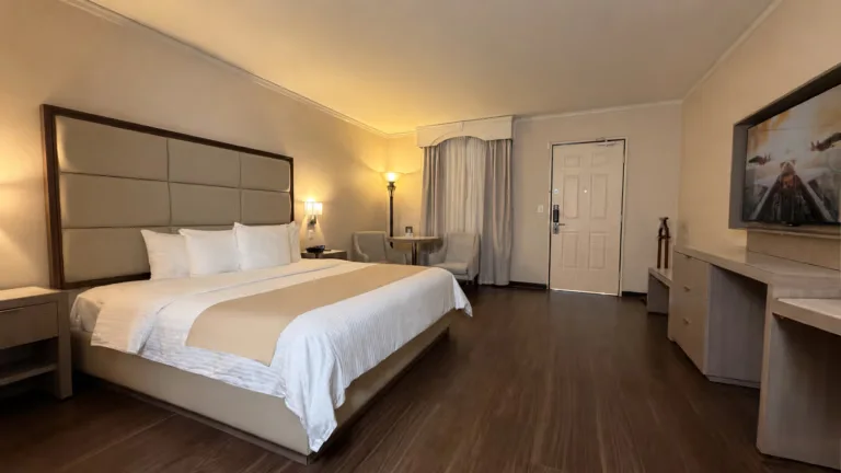 Guest room at SAFI Royal Luxury Centro
