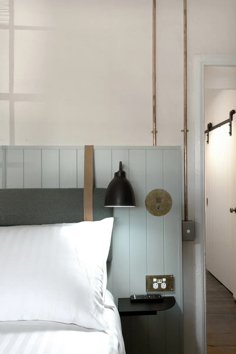 Guest room at Warders Hotel