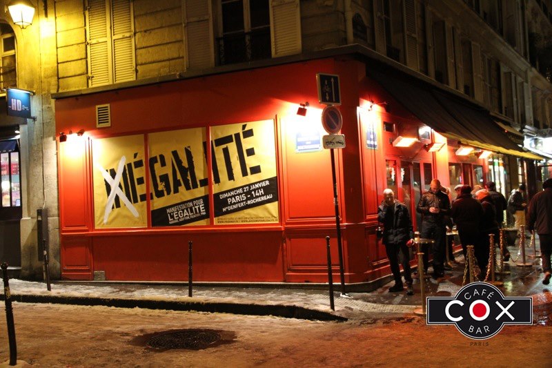 Archive photograph of the Cox red façade on Rue des Archives at night